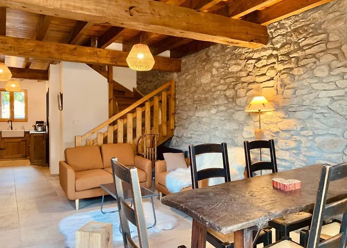 Charmante Maison De Village: Prestation De Qualite, Tout Confort, Terrasse