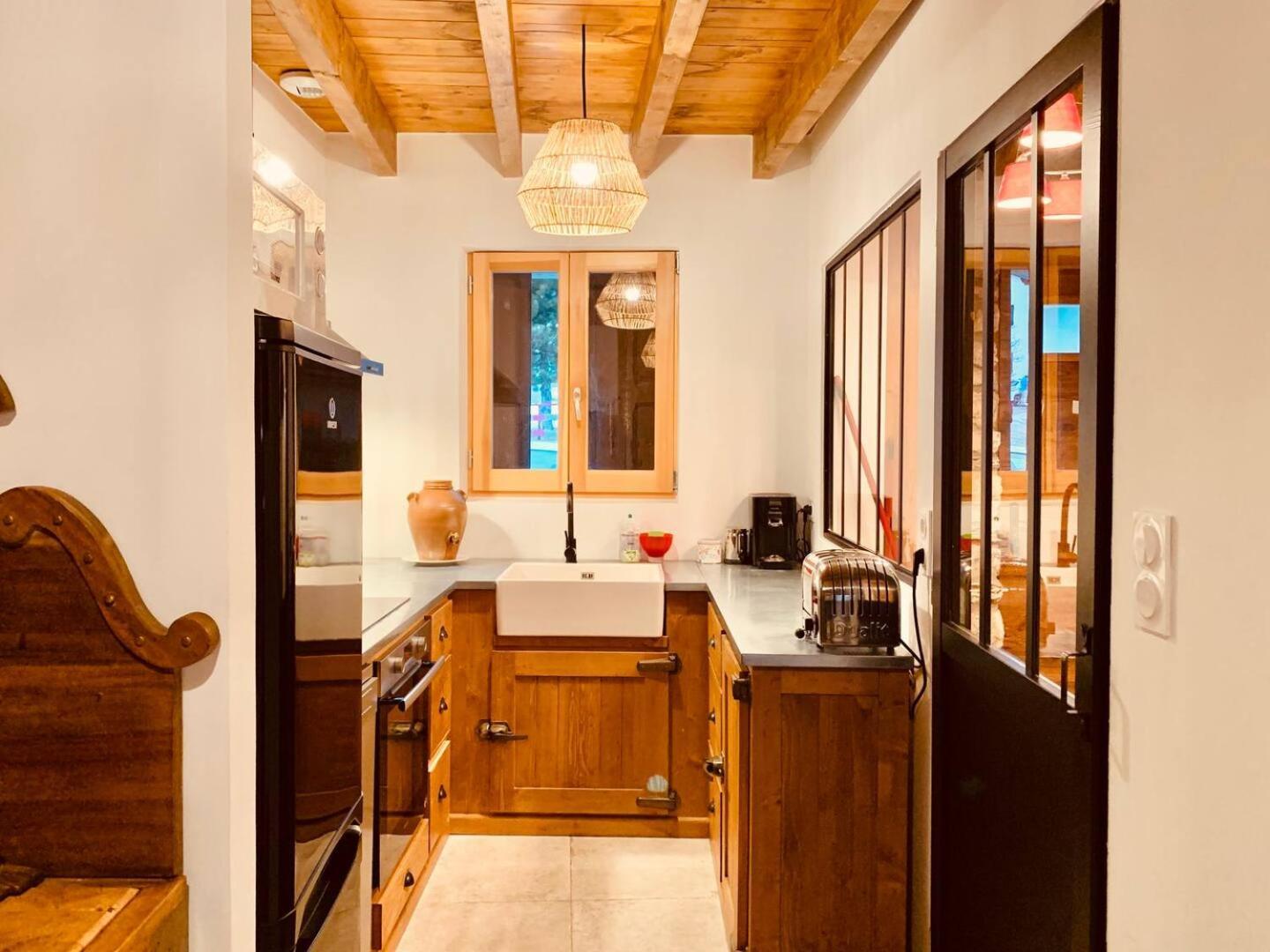 Charmante Maison De Village: Prestation De Qualite, Confort, Terrasse Targassonne