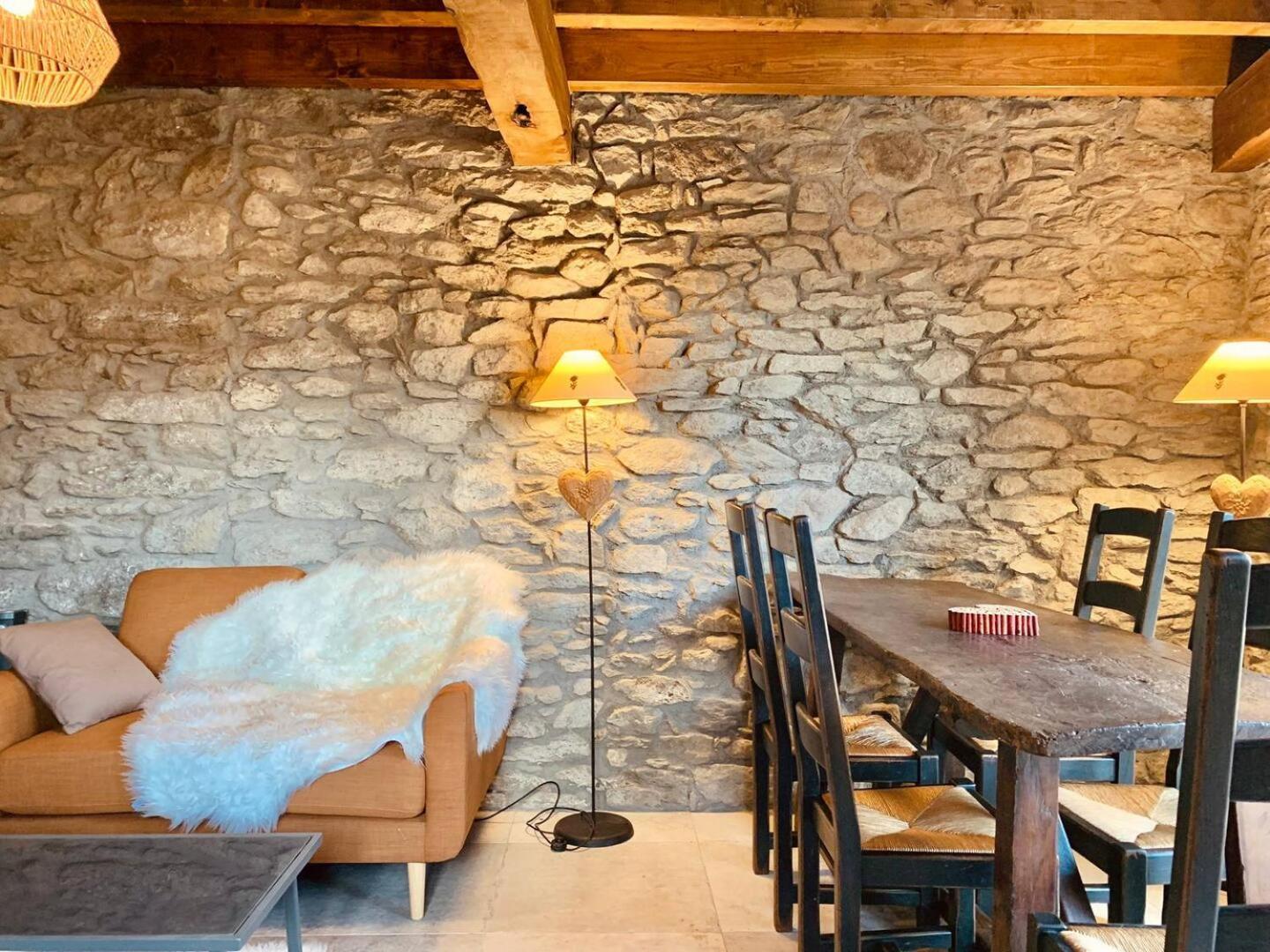 Charmante Maison De Village: Prestation De Qualite, Confort, Terrasse Apartment